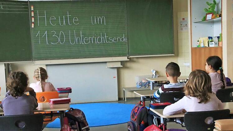 Gerade in der Zeit vor Ostern mussten wegen Lehrermangels mehrfach Randstunden und Nachmittagsunterricht entfallen .  Foto: Josef Hofbauer