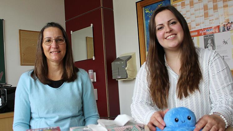 Birgit Renner (links) und Carolin Reinhardt arbeiten seit diesem Schuljahr in der Grundschule Bad Brückenau.