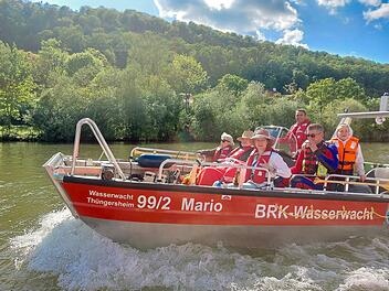 W&uuml;rzburg: BRK erf&uuml;llt krebskrankem Mann besonderen Wunsch - "noch einmal ans Wasser"