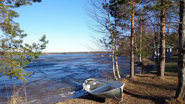 In Finnland wird es nur langsam warm, noch bedecken Eisplatten die vielen Seen.