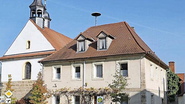 Das alte Schulhaus in Pinzberg könnte bald ein Haus für alle Bürger werden.  Foto: Franz Galster