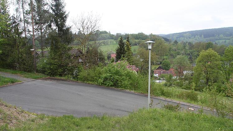 Idylle pur und ein grandioser Blick ins Weißmaintal. Wenn nur dieser Wendehammer nicht wäre, ...