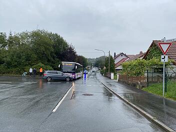 Zusammensto&szlig; von Bus und Auto in Coburg