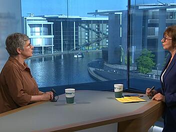 Britta Haßelmann (links) stellte sich am Mittwoch den Fragen von ARD-Moma-Moderatorin Sabine Scholt.