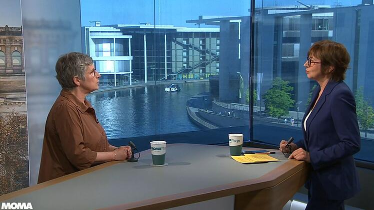 Britta Haßelmann (links) stellte sich am Mittwoch den Fragen von ARD-Moma-Moderatorin Sabine Scholt.