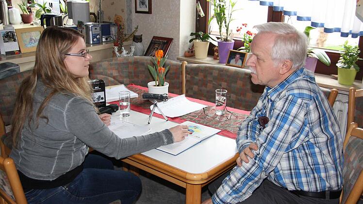 Dialektforschung und Dokumentation für den sprechenden Sprachatlas: In dieser Angelegenheit stand Arnold Nöth Verena Diehm vom Unterfränkischen Dialektinstitut in Würzburg Rede und Antwort. Foto: Nöth