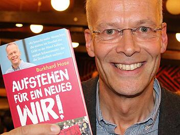 In seinem Buch "Aufstehen für ein neues Wir!" berichtet Burkhard Hose über seine Erfahrungen mit Migranten. Foto: Ralf Ruppert
