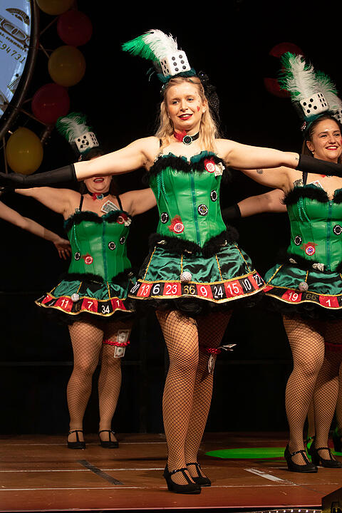 Viele Tanzgruppen, lustige Büttenreden und ein furioses Finale!