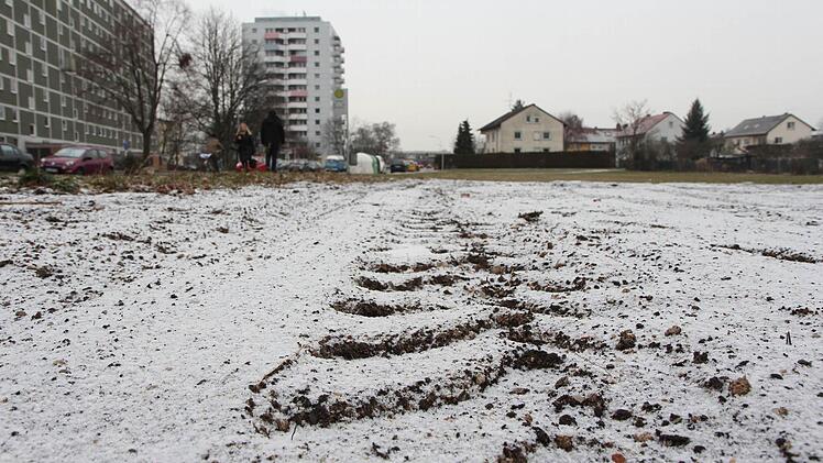 Noch ist vom zukünftigen ,Mietacker' an der Weißenburgstraße nur ein Teil zu erkennen. Im Frühjahr pflügt die Stadt das Gelände und bereitet es für den Anbau vor. Fotos: Michael Gründel