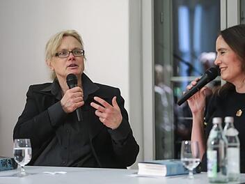 Karen Duve (links) und Tanja Kinkel  Foto: Barbara Herbst