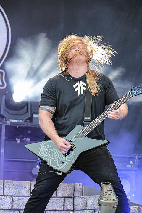 Amon Amarth bei Rock im Park 2019: Ganz viel Metal und Feuer bringt die Fans zum Durchdrehen