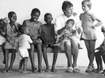 Helga Stößel mit Kindern.  Fotos: privat