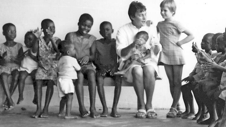 Helga Stößel mit Kindern.  Fotos: privat