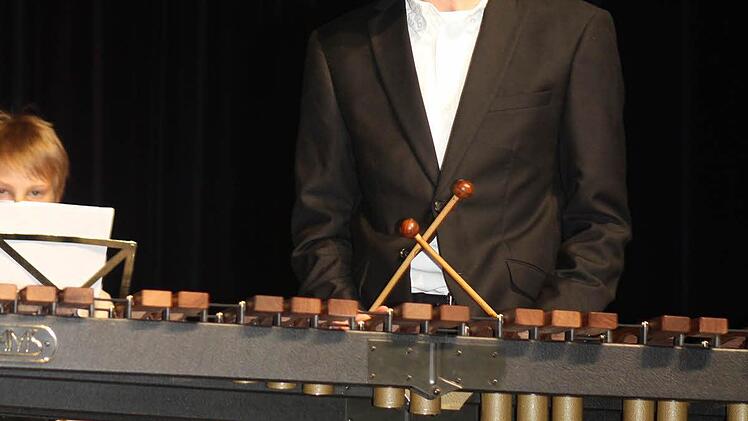 Sebastian Jakob aus der zehnten Klasse spielte den legendären Säbeltanz von Aram Chatschaturjan - in atemberaubender Geschwindigkeit auf dem Marimbaphon