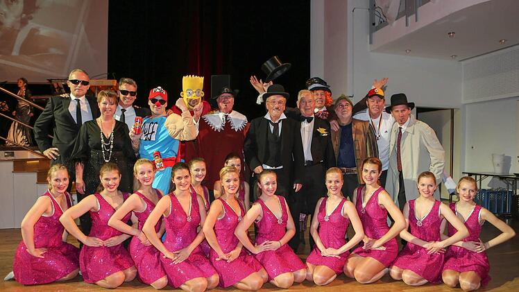 Gruppenbild von Elferrat und Garde. Foto: RiegerPress