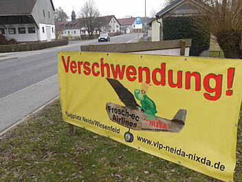 Der bei Neida geplante Verkehrslandeplatz befindet sich in einer entscheidenden Phase des Genehmigungsverfahrens. Dabei hat sich auch der ökologisch orientierte Verkehrsclub Deutschland (VCD) zu Wort gemeldet und dabei unter anderem eine Schließung des Flugplatzes am Steinrücken gefordert - wenn denn bei Neida überhaupt ein neuer Landeplatz kommt. Foto: Berthold Köhler