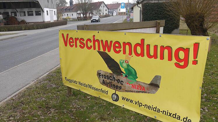 Der bei Neida geplante Verkehrslandeplatz befindet sich in einer entscheidenden Phase des Genehmigungsverfahrens. Dabei hat sich auch der ökologisch orientierte Verkehrsclub Deutschland (VCD) zu Wort gemeldet und dabei unter anderem eine Schließung des Flugplatzes am Steinrücken gefordert - wenn denn bei Neida überhaupt ein neuer Landeplatz kommt. Foto: Berthold Köhler