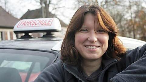 Fahrlehrerin Heike Striegel von der gleichnamigen Höchstadter Fahrschule gibt Tipps zum Thema "Geisterfahrer".  Foto: Sebastian Martin