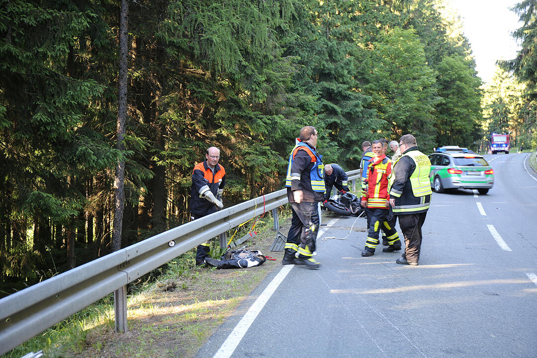 Kreis Hof: 25-Jähriger verliert Kontrolle über Motorrad
