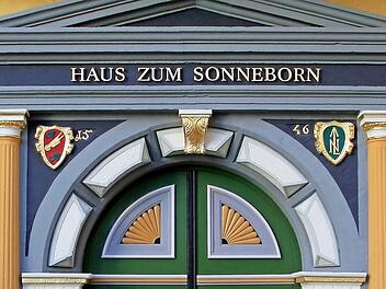 Ein einzigartiges Schmuckstück ist das prächtige Portal, das den Zugang zum "Haus zum Sonneborn" in Erfurt eröffnet. Die Aufnahme bescherte Herbert Steiner den ersten Platz im Wettbewerb um das Bild des Monats.  Foto: Herbert Steiner