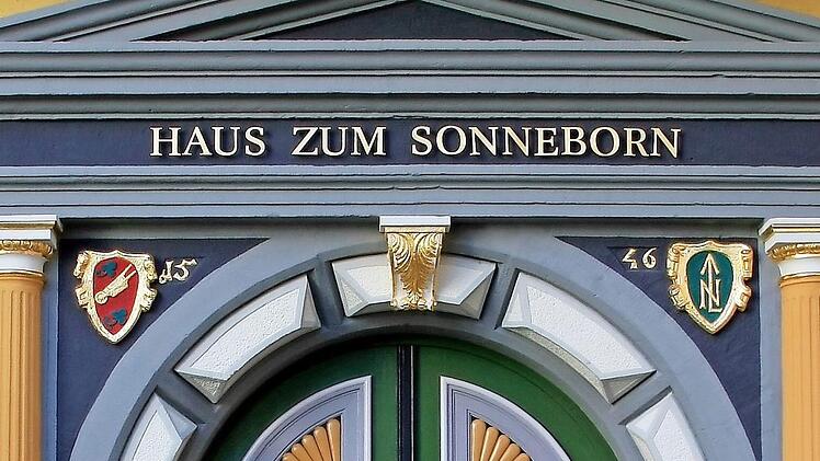 Ein einzigartiges Schmuckstück ist das prächtige Portal, das den Zugang zum "Haus zum Sonneborn" in Erfurt eröffnet. Die Aufnahme bescherte Herbert Steiner den ersten Platz im Wettbewerb um das Bild des Monats.  Foto: Herbert Steiner