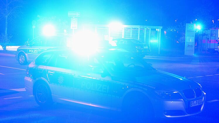 Polizeiauto und Blaulicht (1)