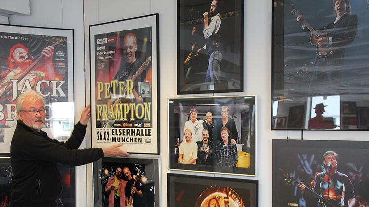 Einige seiner Lieblinge und Lieblings-Fotos: Helmut Ölschlegel zeigt sein Lebenswerk in Ebern, wozu - natürlich - auch Mitglieder der Beatles zählen.      Foto: Ralf Kestel