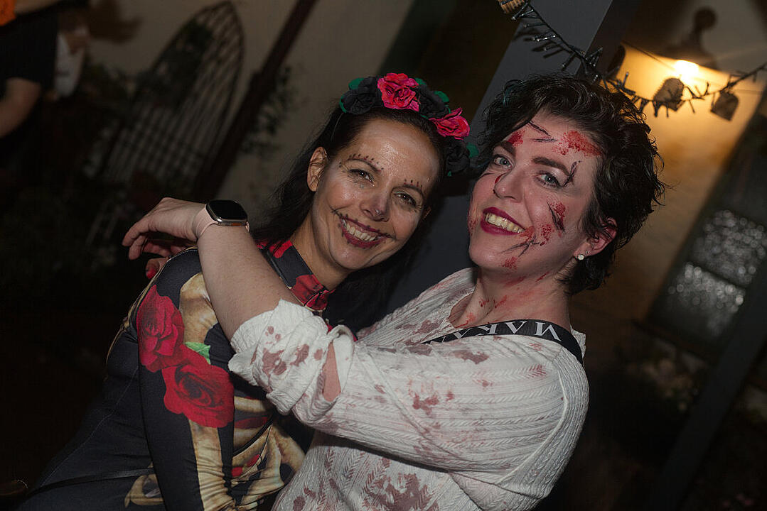 ME & MY (ZOMBIE) GIRLS HALLOWEEN