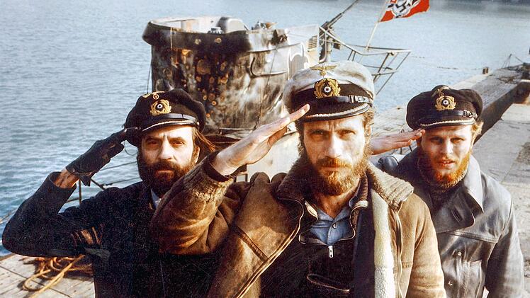 Gezeichnet nach z&auml;hen Unterwasserschlachten, von links: der Chefingenieur (Klaus Wennemann), Kapit&auml;n Hellriegel (J&uuml;rgen Prochnow) und Kriegsberichterstatter Werner (Herbert Gr&ouml;nemeyer).