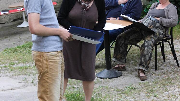 Florian Preller und Marion Handschug diskutieren ihre Rollen.
