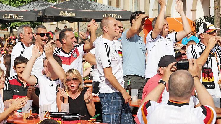 Freude nach der schnellen Führung bei den Fußballfreunden in Lichtenfels.