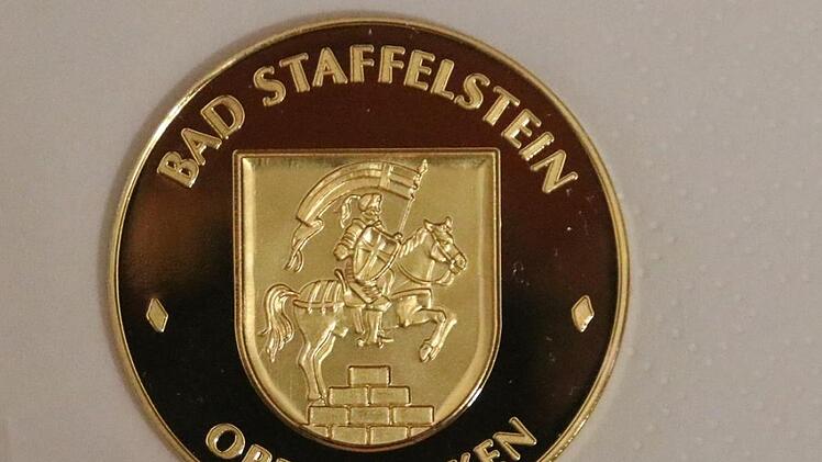 Die Ehrenmedaille der Stadt Bad Staffelstein wurde an vier Männer verliehenMatthias Einwag