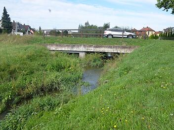 Auch die Brücke über die Seebach nahe dem Sportplatz soll saniert werden.Bernhard Panzer