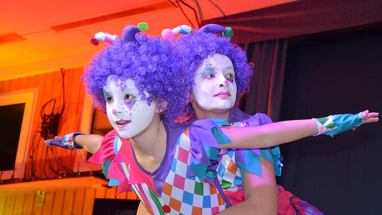 Die Gauaschacher Minis als Clowns setzten den ersten Höhepunkt des Abends mit einem toll eingeübten Showtanz. Jana Keul