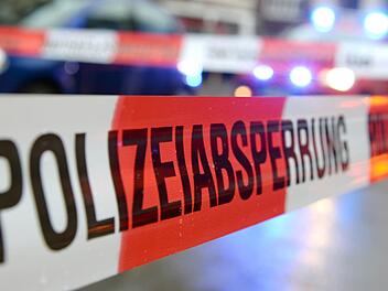 In der Nacht ist es zu einem gro&szlig;en Polizeieinsatz in Mittelfranken gekommen. In der F&uuml;rther Innenstadt gab es eine Explosion in einem Tattoo-Studio. Die Ermittlungen laufen. Symbolbild: Patrick Seeger/dpa