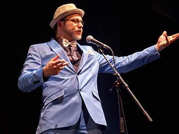 Der zweifache fränkische Poetry-Slam-Meister Michael Jakob moderiert eine Veranstaltung in Höchstadt. Foto: Valentin Olpp