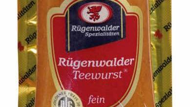 HANDOUT - Eine &laquo;R&uuml;genwalder Teewurst, fein, ger&auml;uchert, 250 g&raquo; (undatierte Aufnahme). Wegen eines Salmonellen-Funds ruft die Firma R&uuml;genwalder Spezialit&auml;ten Pl&uuml;ntsch GmbH & Co. KG diese Teewurst mit der Chargennummer 346177 und den Mindesthaltbarkeitsdaten 26.12.2016 sowie 02.01.2017 zur&uuml;ck, teilte das Unternehmen am 25.11.2016 im hessischen Bad Arolsen mit. Foto: R&uuml;genwalder Spezialit&auml;ten/R&uuml;genwalder Spezialit&auml;ten/dpa