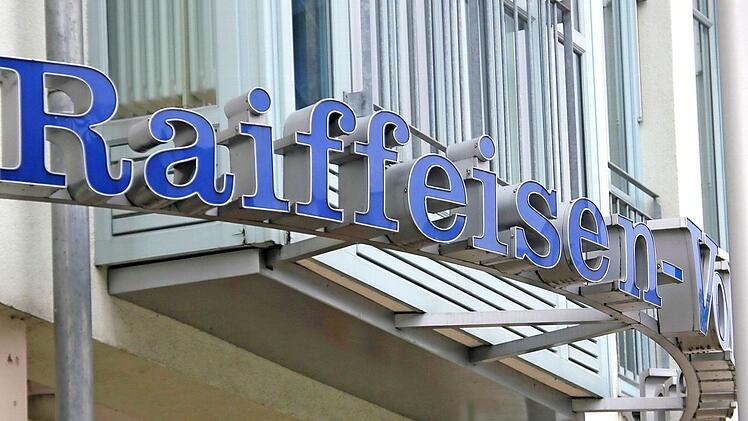 Laut Vorstand Jürgen Möhrle ist es eine Überraschung, dass für die Fusion einstimmig votiert wurde.  Foto: Archiv