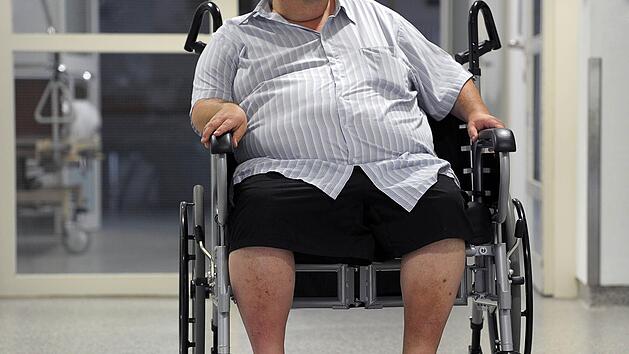 Gewichtszunahme im Alter ist völlig normal - doch Forschungen aus Schweden haben nun ergeben, dass nicht nur bekannte Faktoren dafür verantwortlich sind.  Symbolfoto: David Ebener/dpa