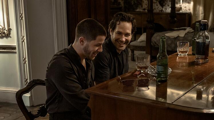 Zwei M&auml;nner mit Musik im Blut: Danny (Nick Jonas, links) und Rick (Paul Rudd) verstehen sich sofort.