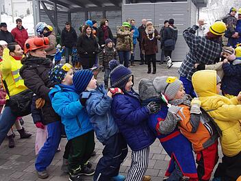 Viele fleißige Handwerker gab es beim Motto-Gaudiwurm des Kindergartens auf dem Wilhelmsthaler Eichsberg zu sehen. Foto: Heike Schülein