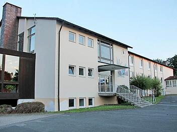 Der Mittelbau wird abgerissen und durch einen zweckmäßigeren und kleineren Trakt ersetzt.  Fotos: Friedwald Schedel