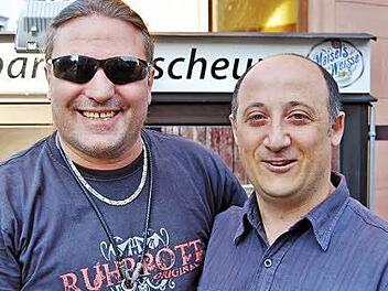 Partybiker Frank Schwung (links) undDiego Diana wollen Party-Stimmung nach Bad Kissingen bringen. Foto: Sigismund von Dobschütz