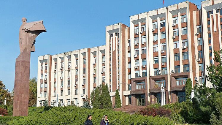 Genosse Lenin hält immer noch eisern Wacht vor einem Verwaltungsgebäude in Transnistriens Hauptstadt Tiraspol.