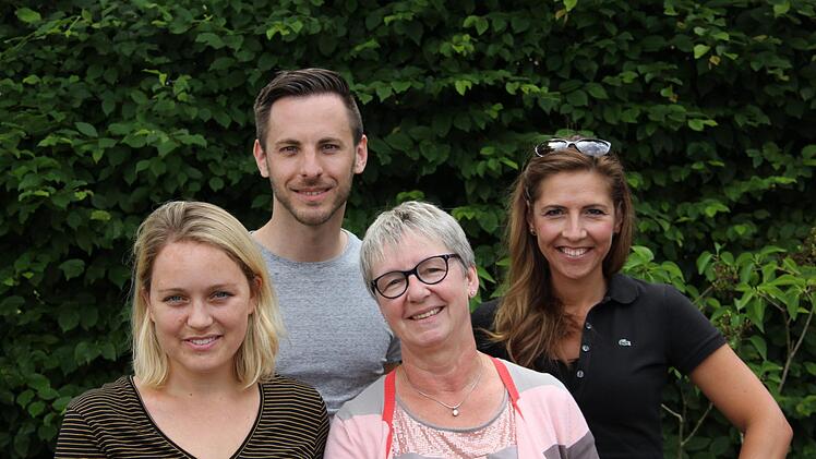 Ramona Rittmayer, Marco Wirth, Cornelia Roth-Brosch und Stephanie Rittmayer (v. li.) sind das Marketing-Team des SC Adelsdorf, das das Fan-Magazin "Frido" aus der Taufe gehoben hat. Foto: privat