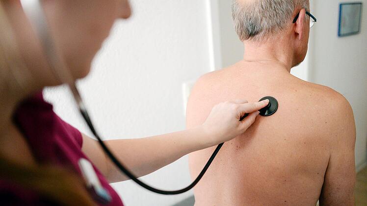 Jeder niedergelassene Arzt muss auch Bereitschaftsdienste übernehmen. Foto: Maurizio Gambarini/dpa