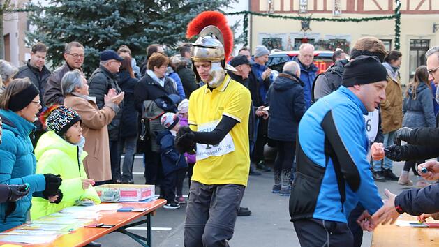 Nach jeder Runde gab es einen Stempel für die Läufer.  Foto: Dieter Britz