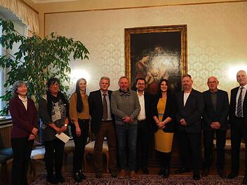 Dienstjubiläum bei der Stadt Bad Kissingen (von links): Gisela Schriek, Dietlinde Meder, Petra Werner, Host Geier, Christian Reuß, Ralf Schachner, Sylvia Zoll, Alexander Werner, Roland Markart und Oberbürgermeister Kay Blankenburg.  Foto: Mario Selzer