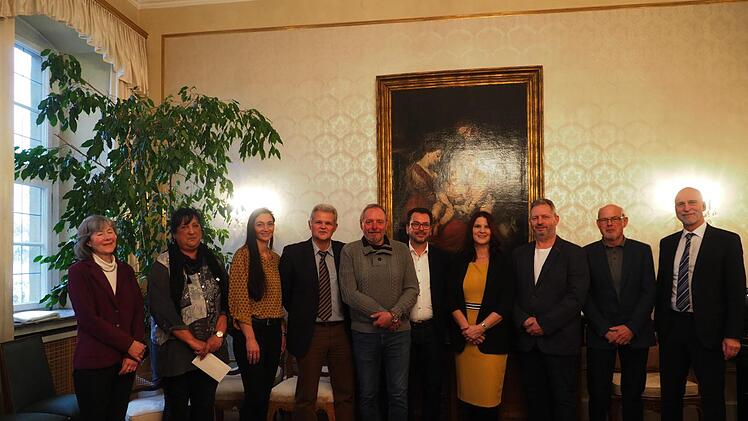 Dienstjubiläum bei der Stadt Bad Kissingen (von links): Gisela Schriek, Dietlinde Meder, Petra Werner, Host Geier, Christian Reuß, Ralf Schachner, Sylvia Zoll, Alexander Werner, Roland Markart und Oberbürgermeister Kay Blankenburg.  Foto: Mario Selzer