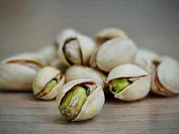 Mehr als nur ein Snack für zwischendurch: Pistazien enthalten Melatonin und helfen beim Durchschlafen.